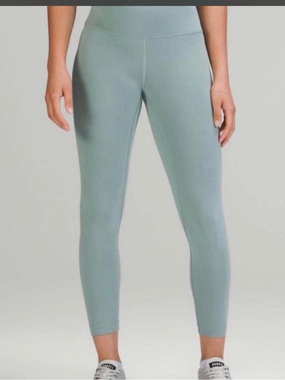 Lululemon Wunder Train High-Rise Tight 28"
size 0
